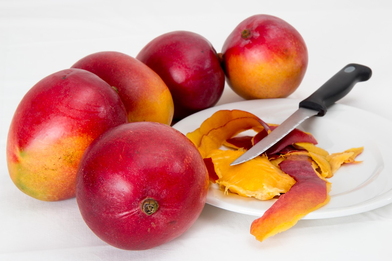 mango, tropical fruit, juicy, sweet, vitamin c, nature, healthy, fruit, fruit salad, ripe, vegetarian, nutrition, raw, tasty, snack, diet, organic, delicious, r