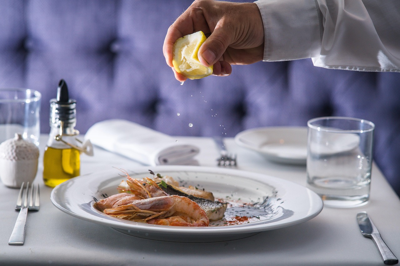 serve, drink, waiter, waitress, restaurant, service, feast, butler, dinner, plate, catering, lunch, meal, table, man, dining, food, waiter, waiter, waiter, wait